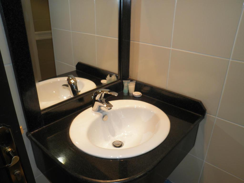 Marina Royal Hotel Suites Kuwait City Zimmer foto