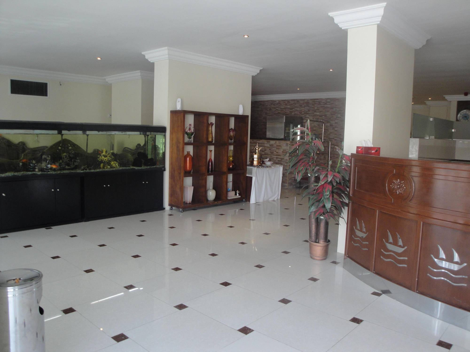 Marina Royal Hotel Suites Kuwait City Exterior foto