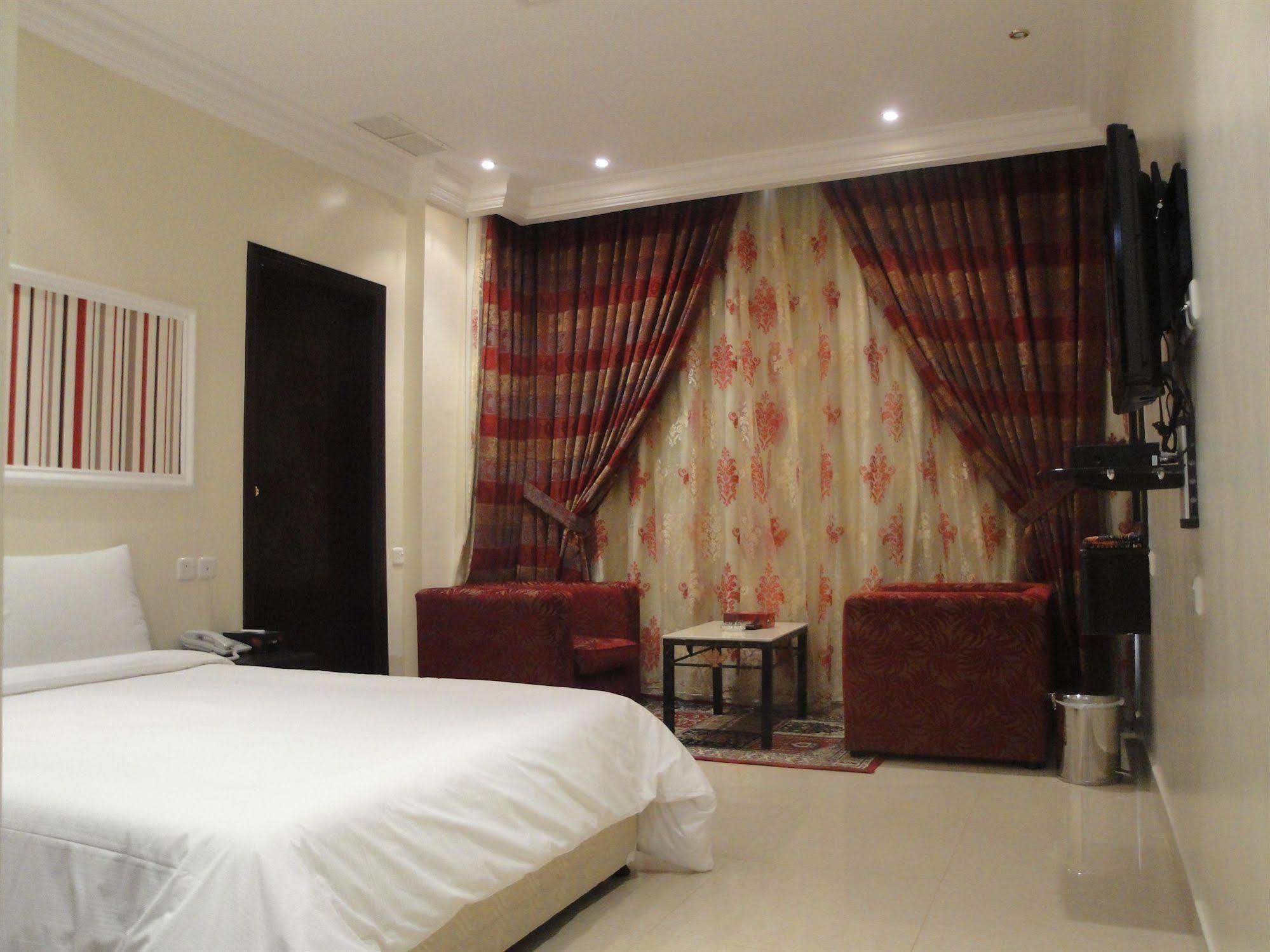 Marina Royal Hotel Suites Kuwait City Exterior foto